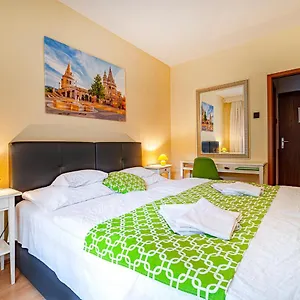 Bobbio 3*, Budapest Hungría