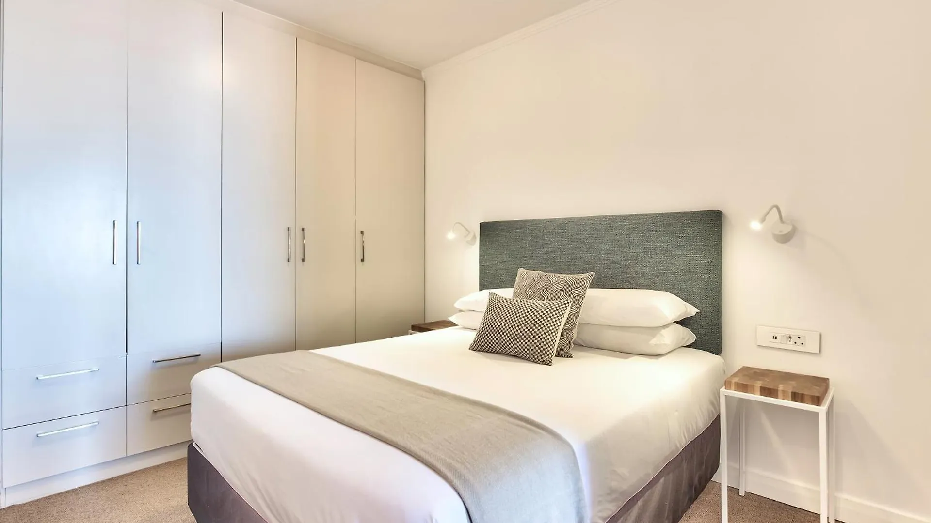 The Crystal Apartments Cape Town Aparthotel